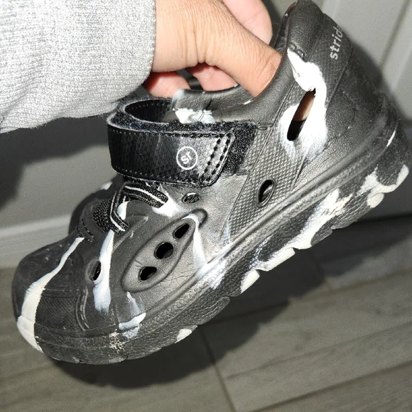 2/$10 Kids Stride Rite - Picture 3 of 6